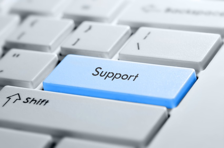 A computer monitor with an accompanying text, Tips To Choosing The Right Tech Support For Your Business – Make your