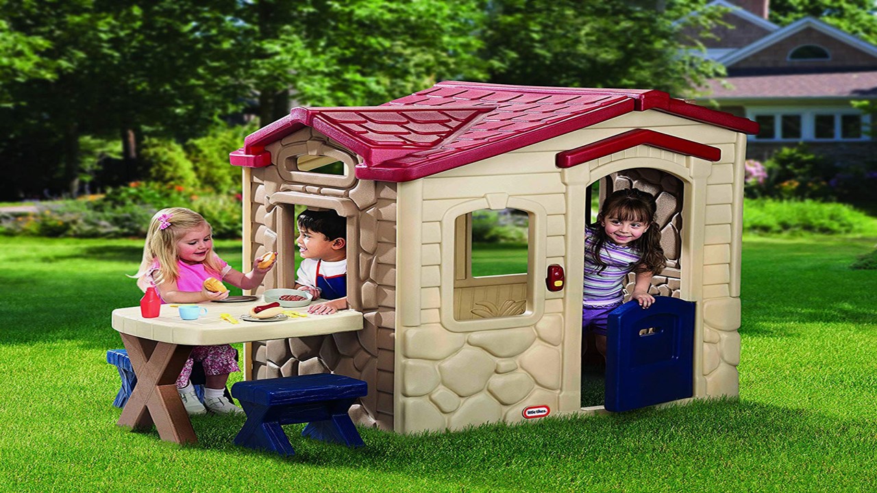Benefits of outdoor playhouse