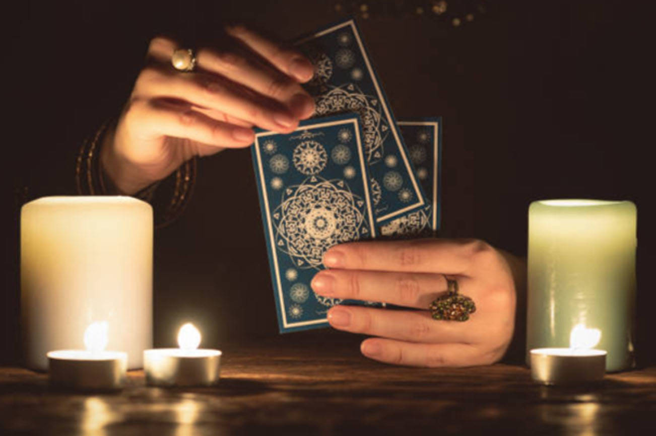 Know your future by getting free tarot reading online